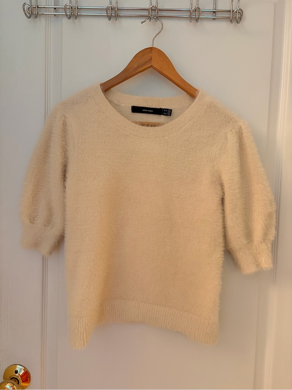 Vero Moda Cream Fuzzy Short-Sleeve Crewneck Sweater